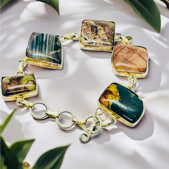 Elegant Multicolor Stone Bracelet - Picture 2 of 8